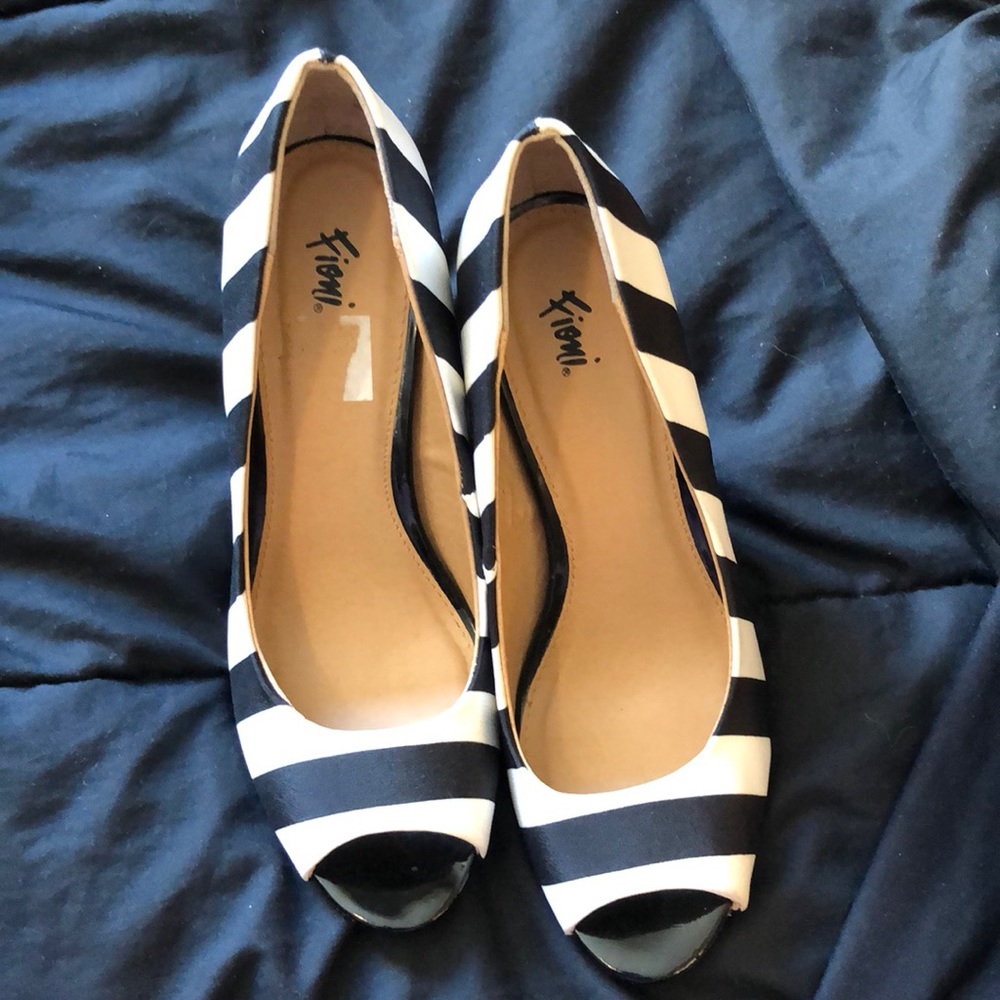 Last chance! Black and white heels